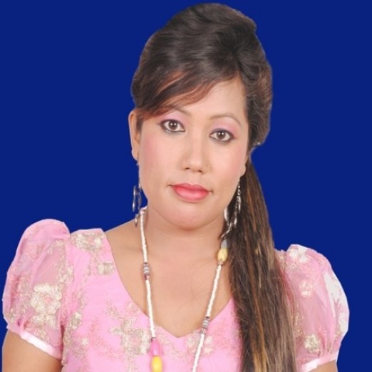 चर्चित लोक गायिका राधिका हमाल