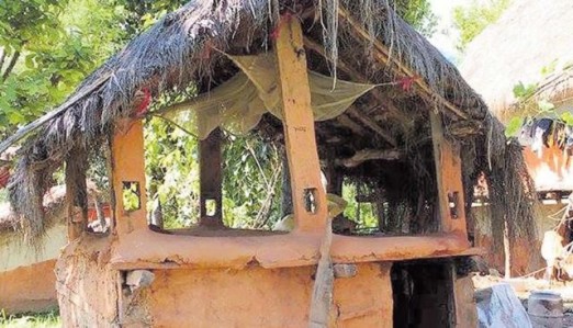 छाउ बस्न नमान्ने किशोरी निरीह