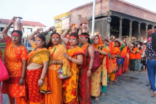 पशुपतिमा बिहानैदेखि भक्तजनको भीड