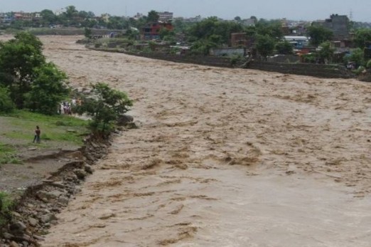 बाढीले बगाएर बेपत्ता भएका तीन वृद्धा अझै भेटिएनन्