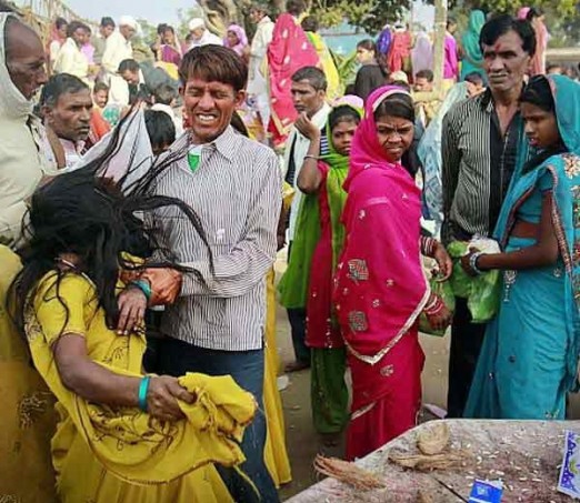 सोनामाईमा 'भूत मेला': आत्माले सताइएका आउँछन्, निको भएर जान्छन्