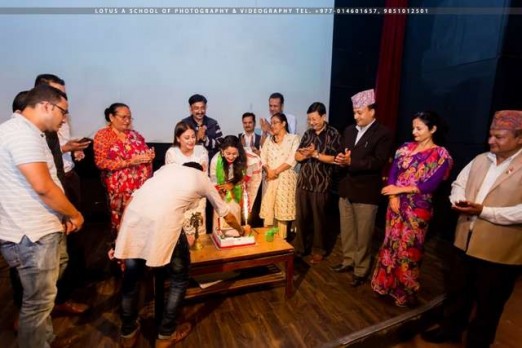माझी बस्ती निमार्णमा रंगकर्मी नानी थापाको सहयोग 
