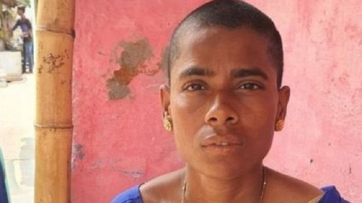 सन्तानको भोको पेट भर्न २४० रुपैयाँमा आफ्नो कपाल बेच्ने आमा 
