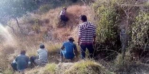 लकडाउनले गाउँ फर्केका युवकयुवती मेलापातमा