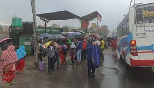 दुःख पाएका नागरिकलाई घर फर्काइँदै
