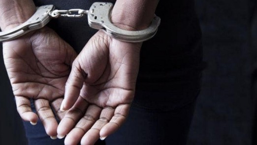 जबरजस्तीकरणी मुद्दामा फसाइदिन्छु भन्दै पैसा असुल्‍ने युवती पक्राउ