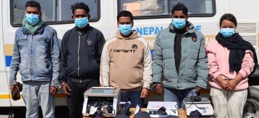 बाइकमा फल्सबटम बनाएर भारतबाट चाँदी तस्करी 