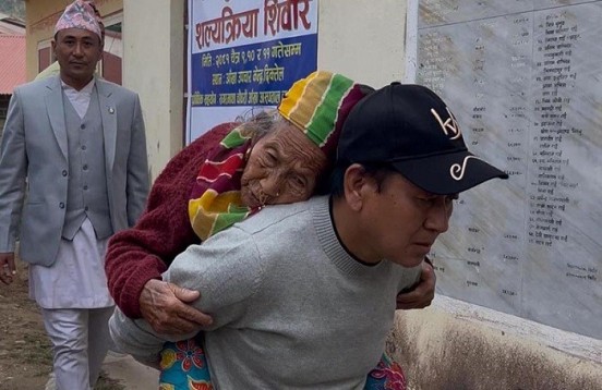 दिक्तेलमा निःशुल्क आँखा शल्यक्रिया शिविर