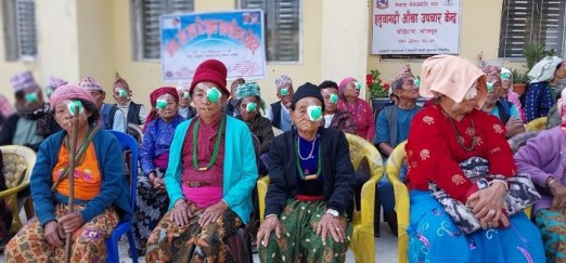 निःशुल्क आँखा शिविरले वृद्धवृद्धालाई दिएको खुसी