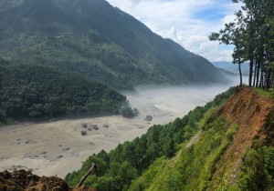 रसुवा बाढीमा जलविद्युत् आयोजनामा फसेकाको उद्धार गर्न छुट्टै हेलिकप्टर परिचालन गरिँदै