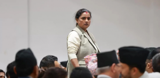 व्यवसायमैत्री नीति नहुँदा अर्थतन्त्र चलायमान हुन नसकेको सांसद अधिकारीको भनाइ