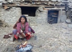 154736079410509204493304511menstruatingwomaninfrontofhershedinjumla.jpg