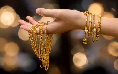 1677735892gold-braclet.jpg