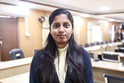 1789018441rubi-thakura6lUeUFlHo.jpg